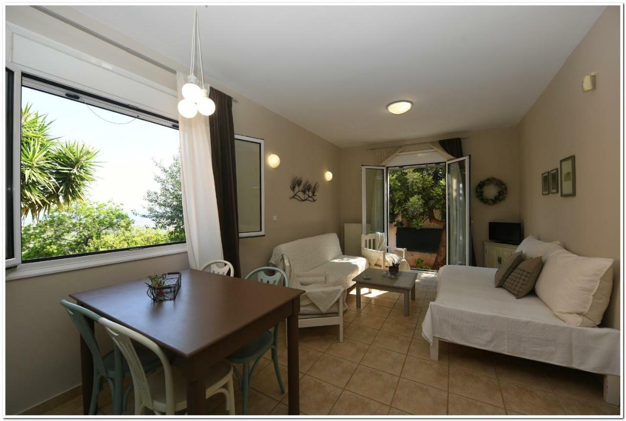 Cozy Home With Great View In Ancient Corinth Exterior photo